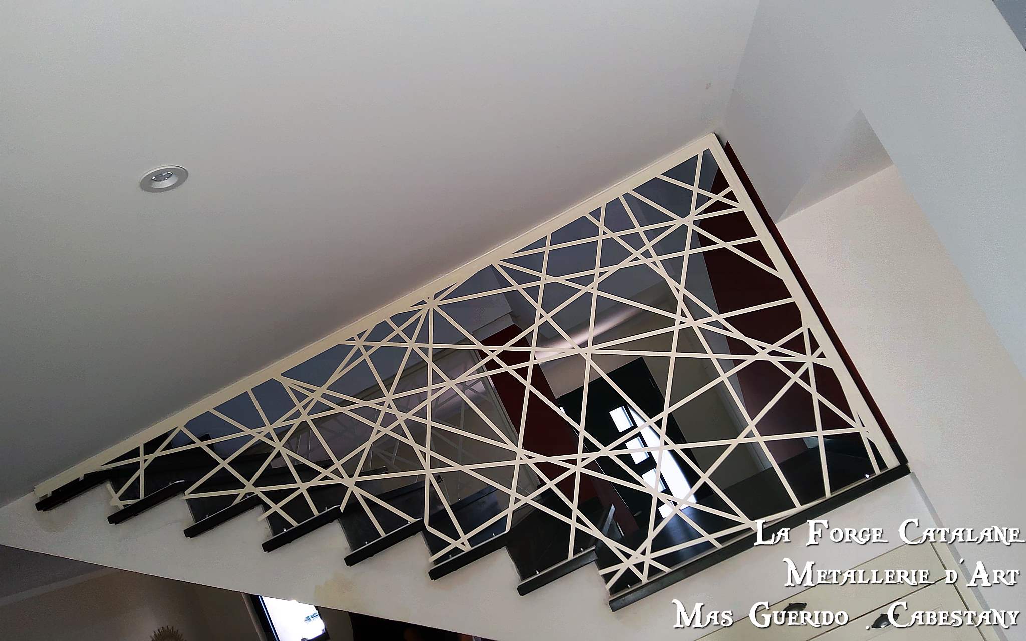 Rampant toute hauteur fer carre entremelees Forge Catalane.jpg